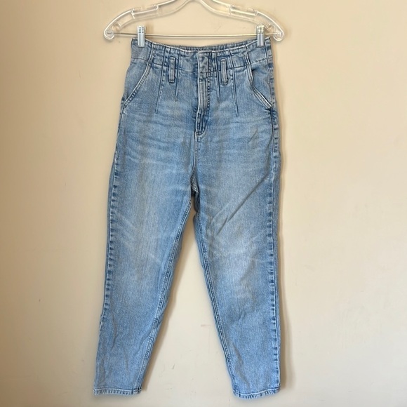 Dynamite Cindy Super High Rise Light Wash Jeans size 28 - Picture 1 of 9